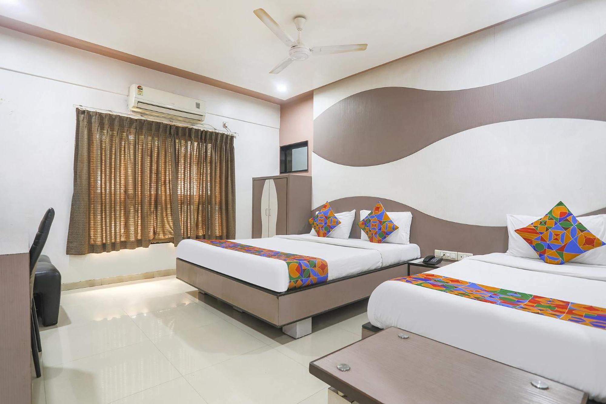 Hotel Merit Surat Luaran gambar