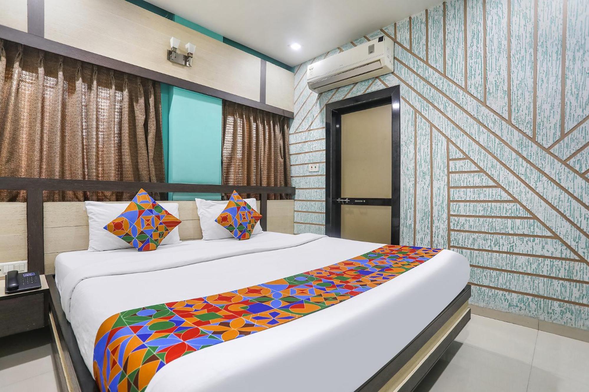 Hotel Merit Surat Luaran gambar
