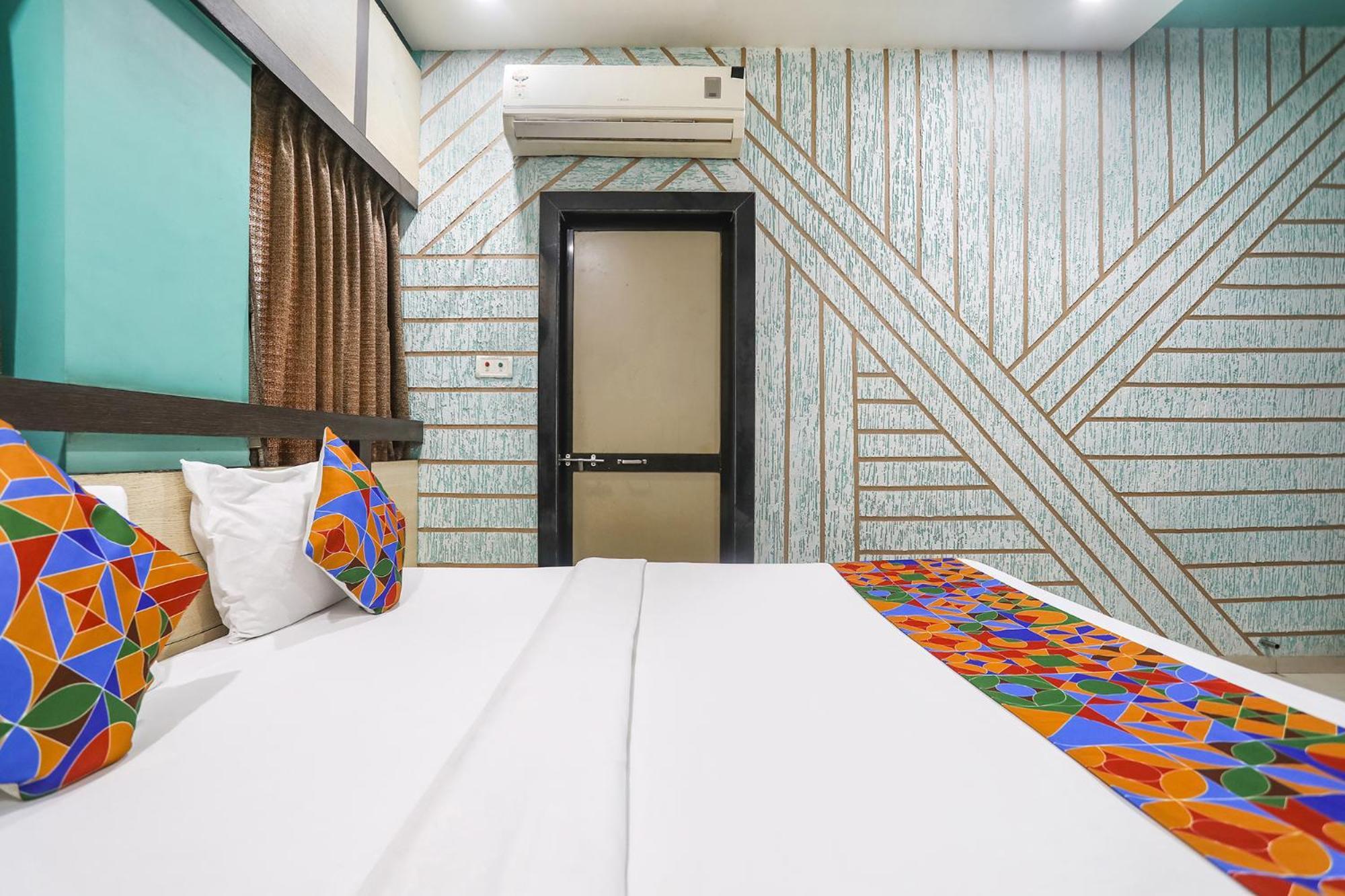 Hotel Merit Surat Luaran gambar