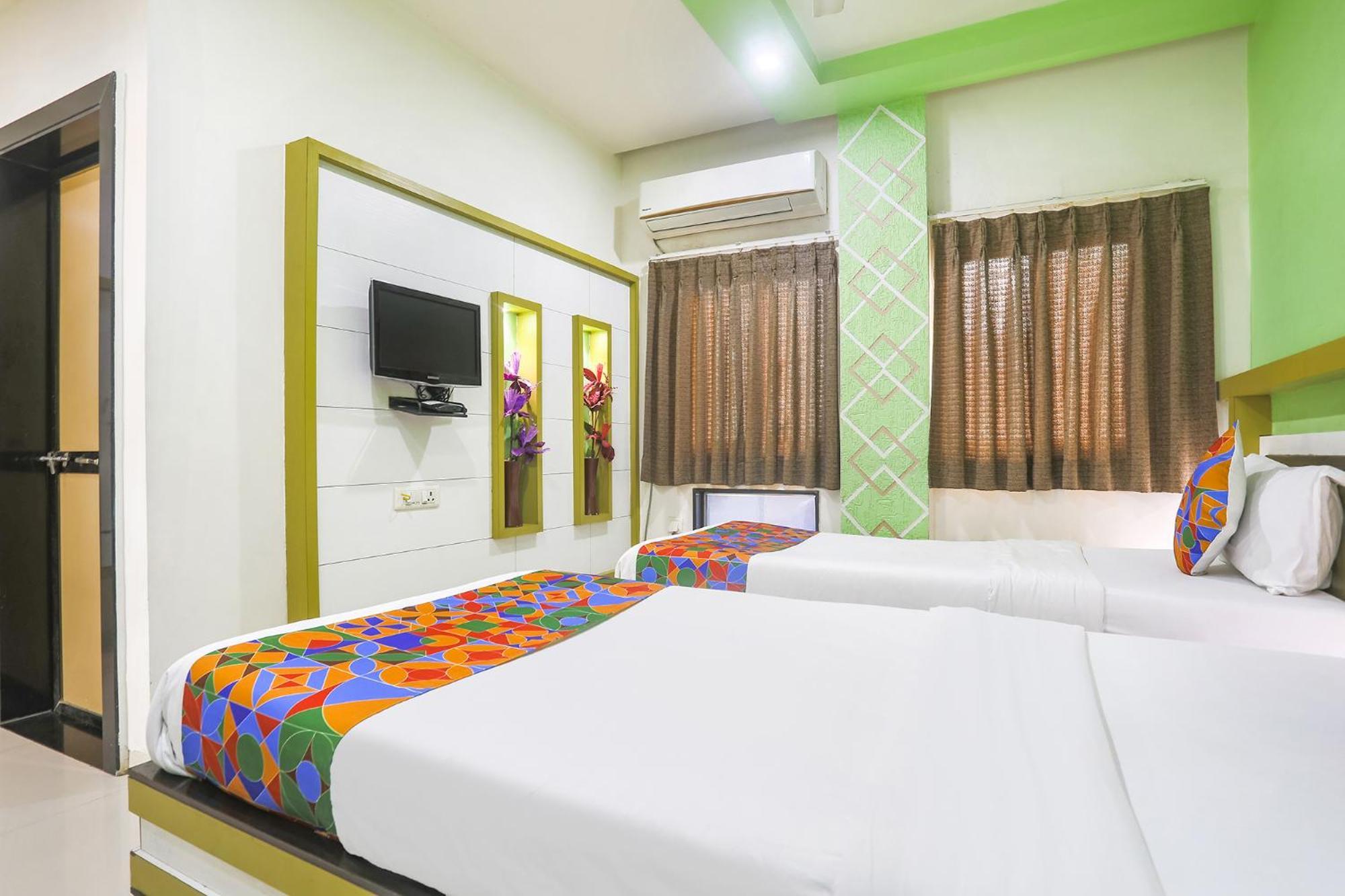 Hotel Merit Surat Luaran gambar