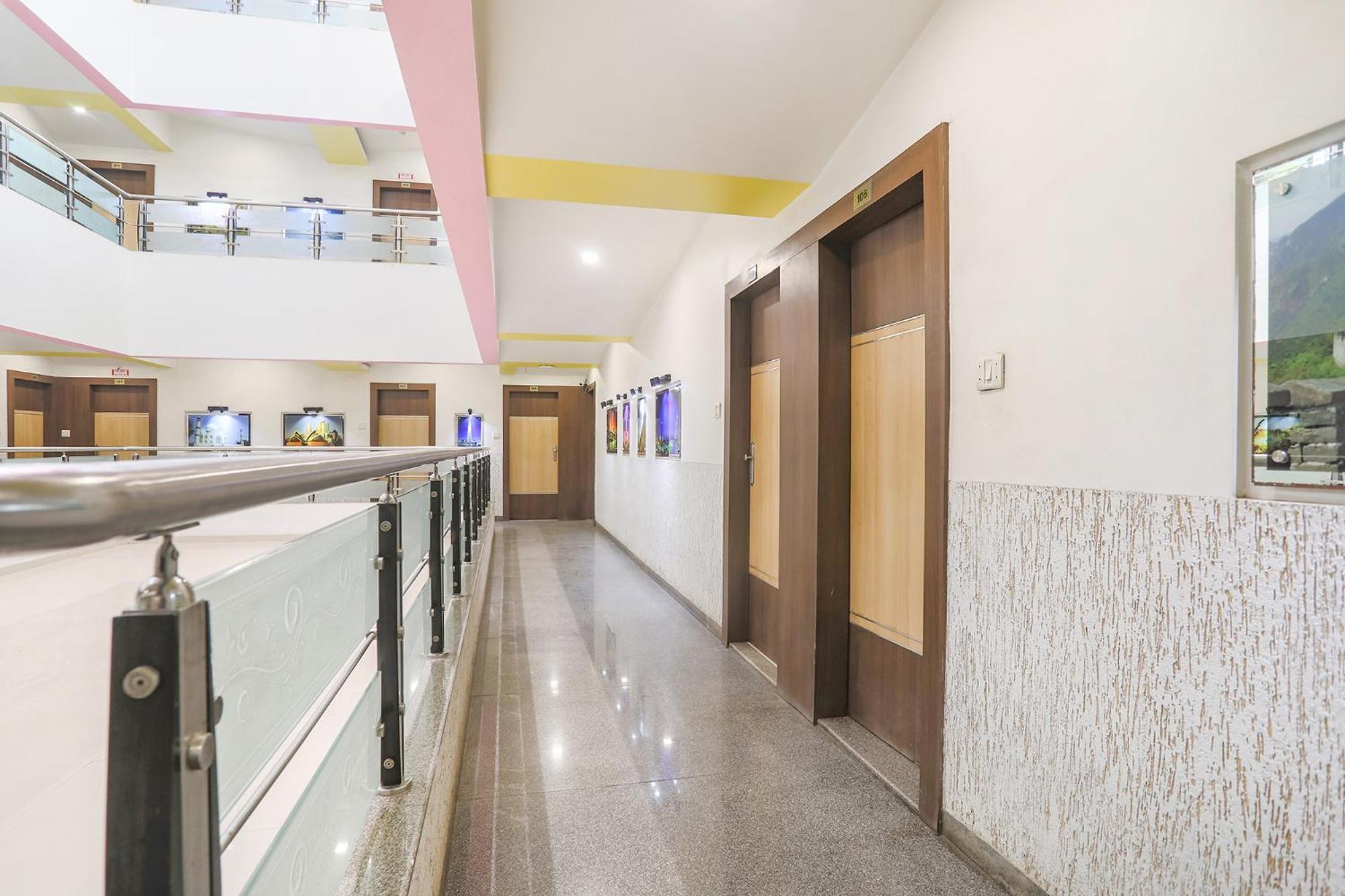 Hotel Merit Surat Luaran gambar