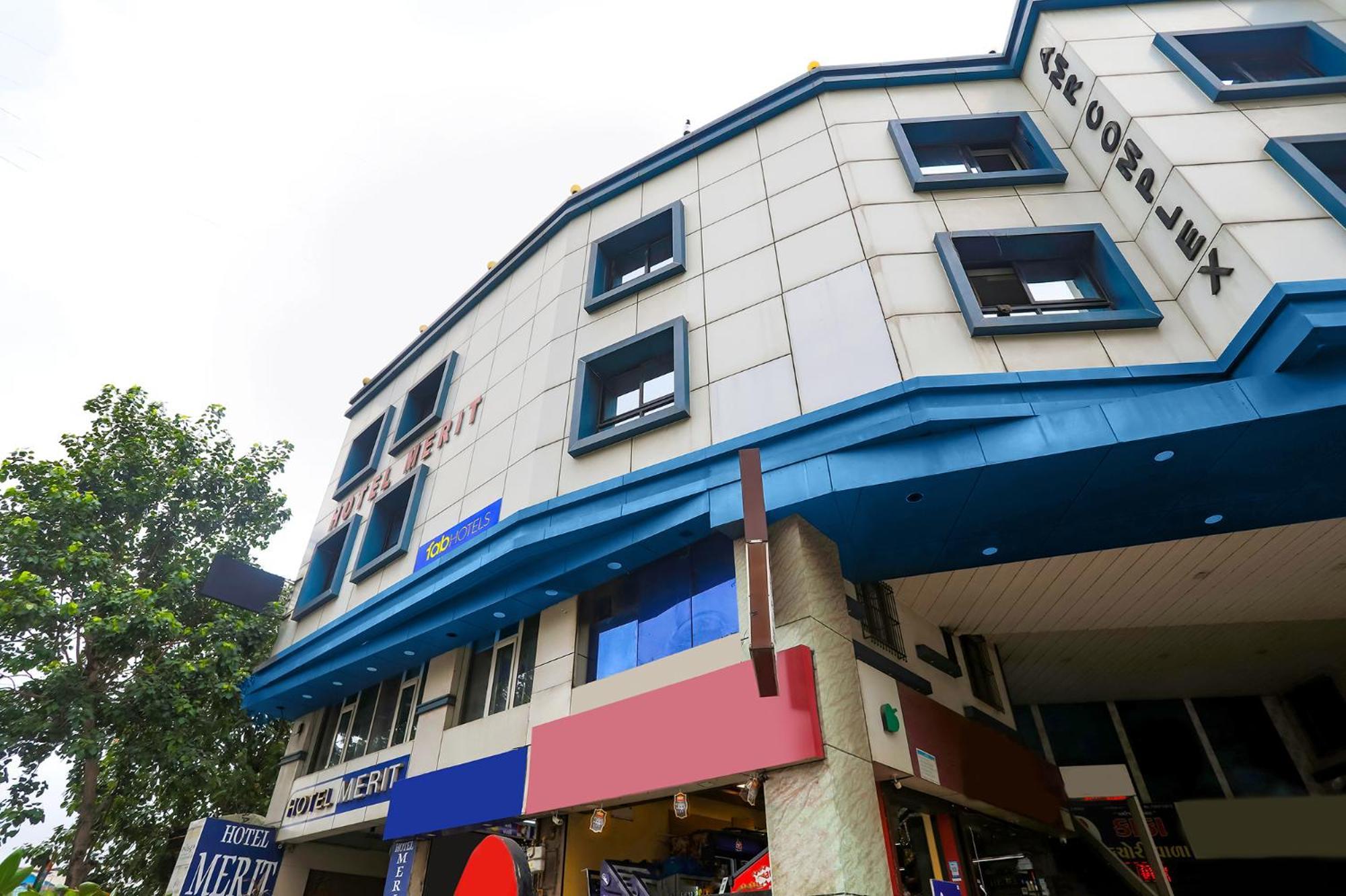 Hotel Merit Surat Luaran gambar