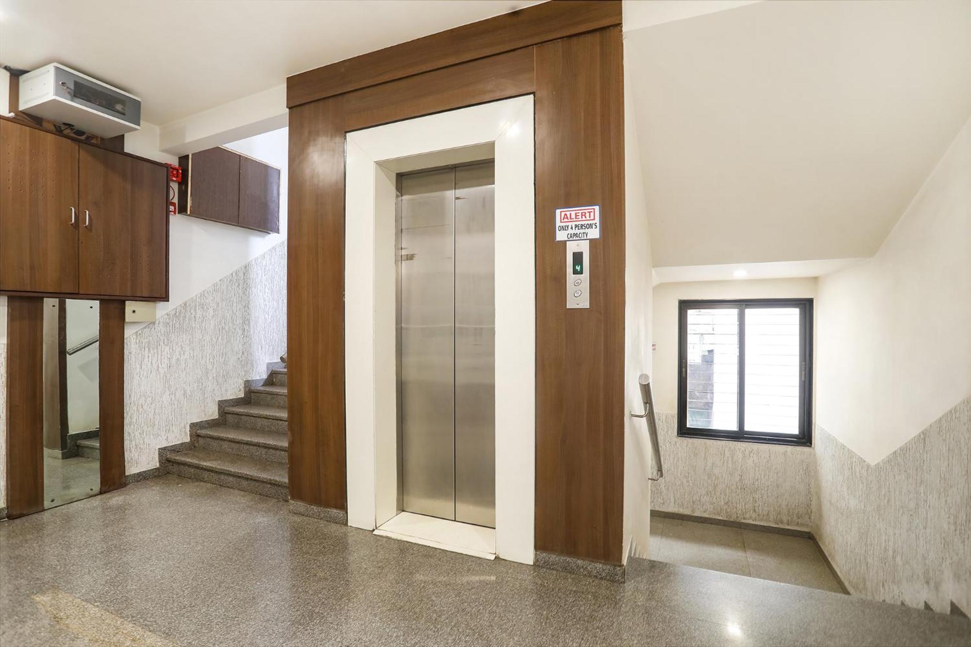 Hotel Merit Surat Luaran gambar